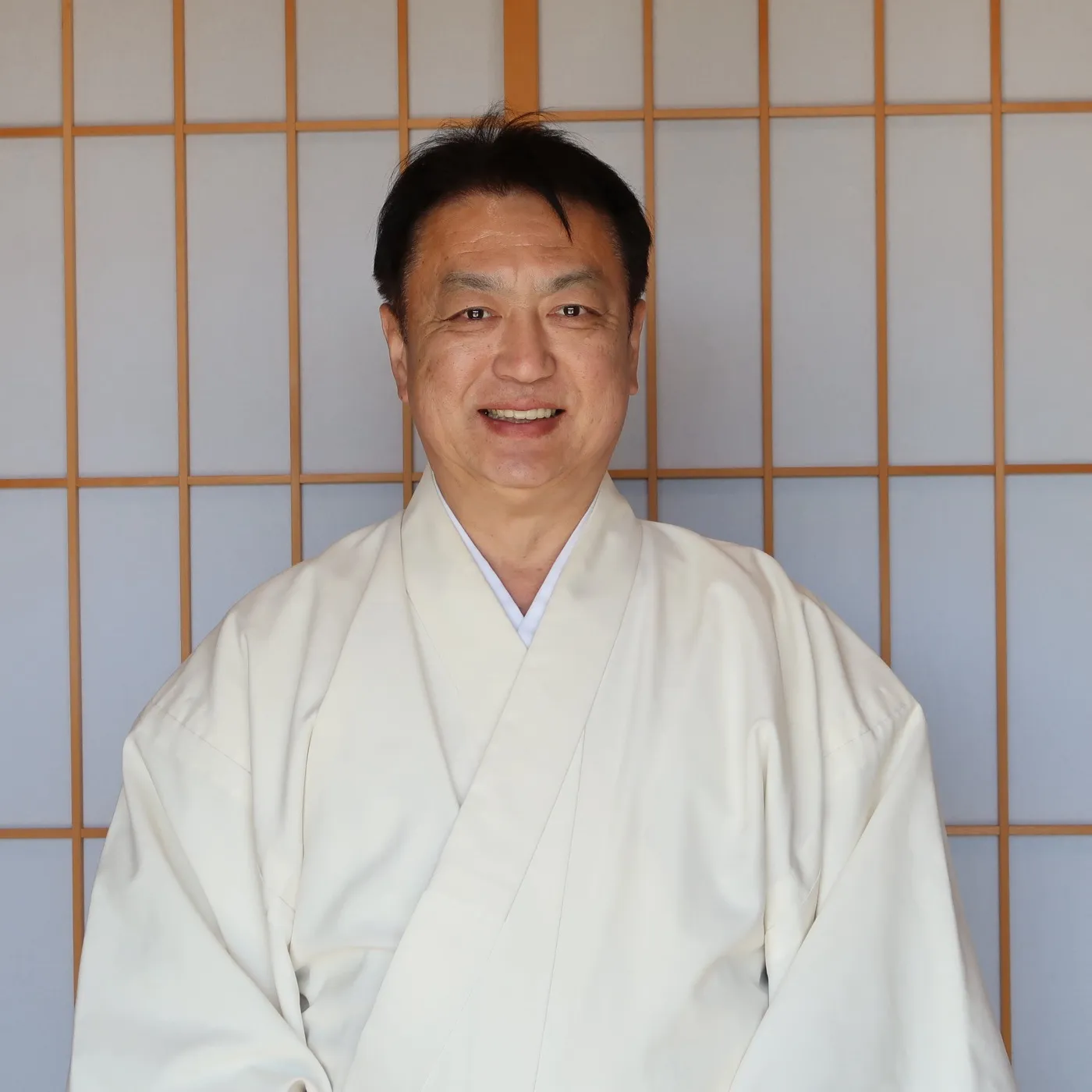 御朱印の原画を描く禰宜、山名隆史